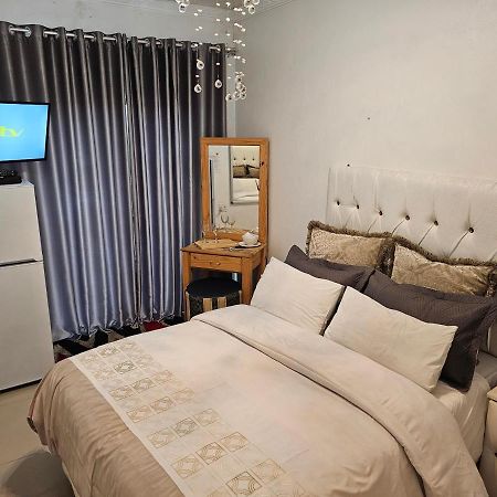 Rjs Guesthouse Durban Buitenkant foto