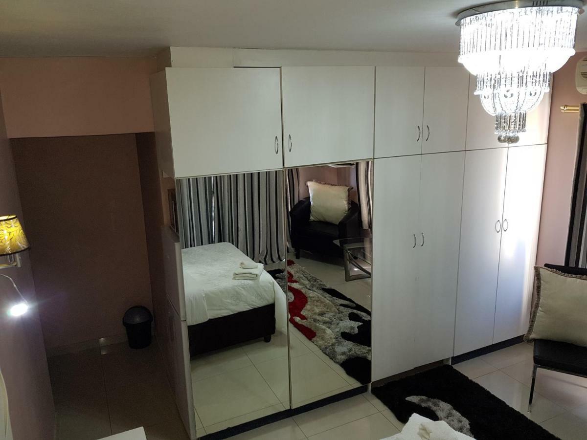 Rjs Guesthouse Durban Buitenkant foto